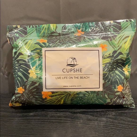 Small highwaisted Mustard Cupshe ruffle bikini set - Picture 6 of 6